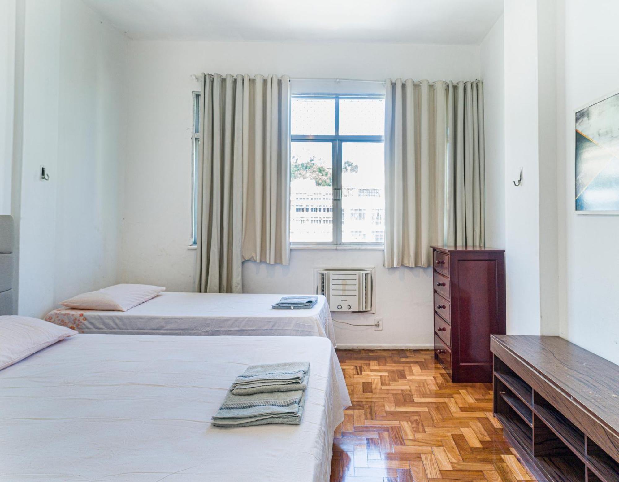 Completo Na De Copacabana, 3 , Em Andar Alto Com Vista Mar, Ar ,wifi, Tv Canais A Cabo, Pauloangerami Mvc18 Apartamento *
